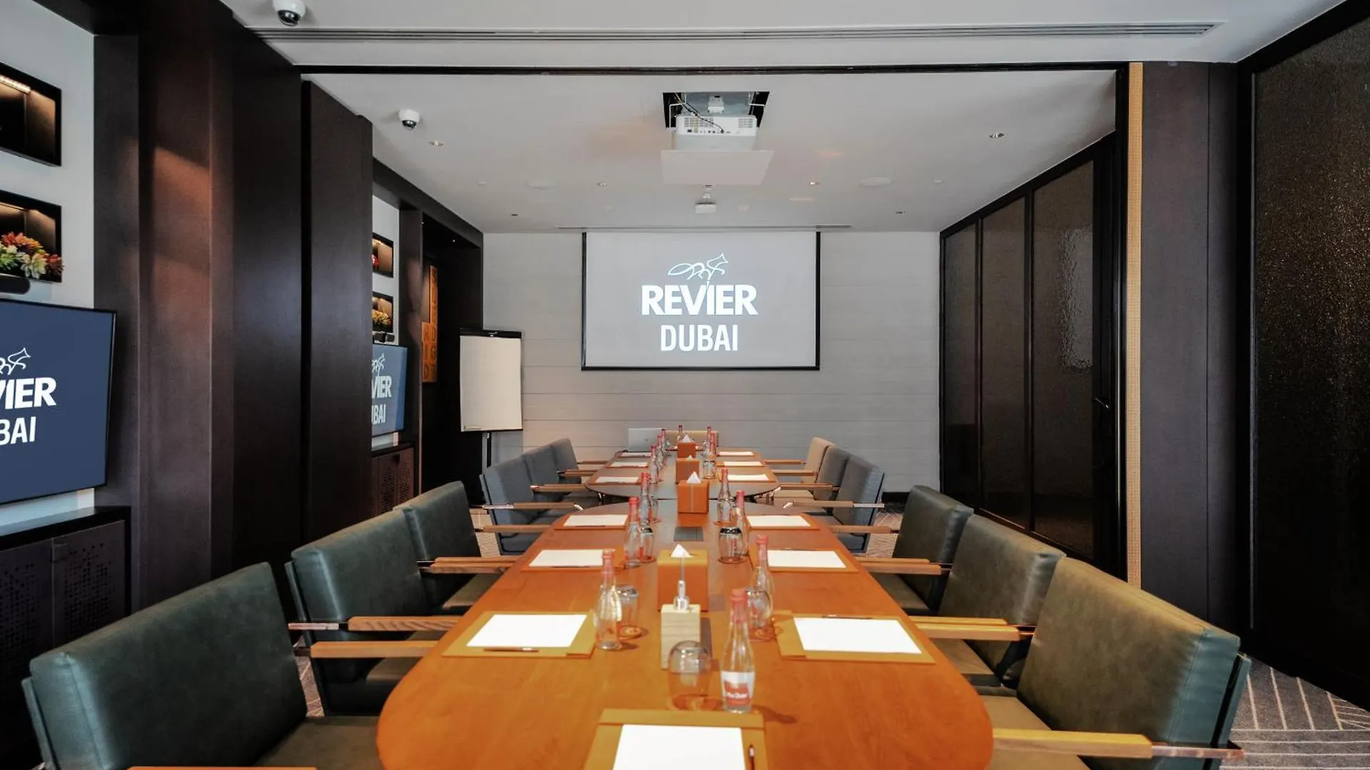 Revier Hotel - Dubaj Egyesült Arab Emírségek